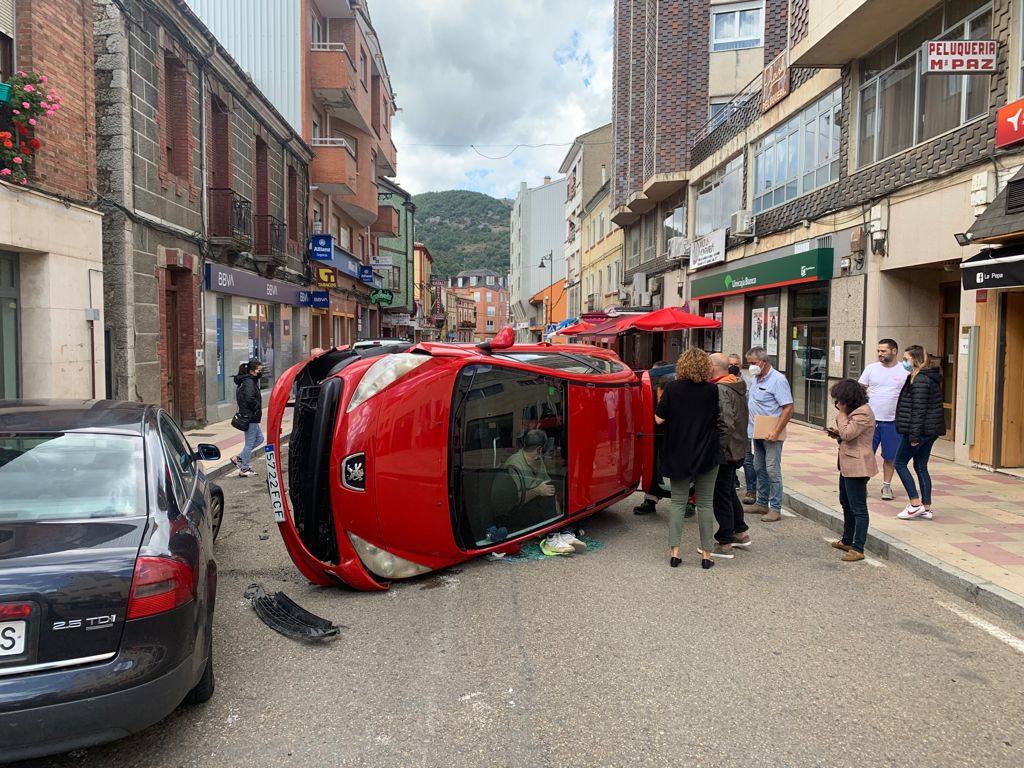 Fotos: Accidente de coche en Cistierna