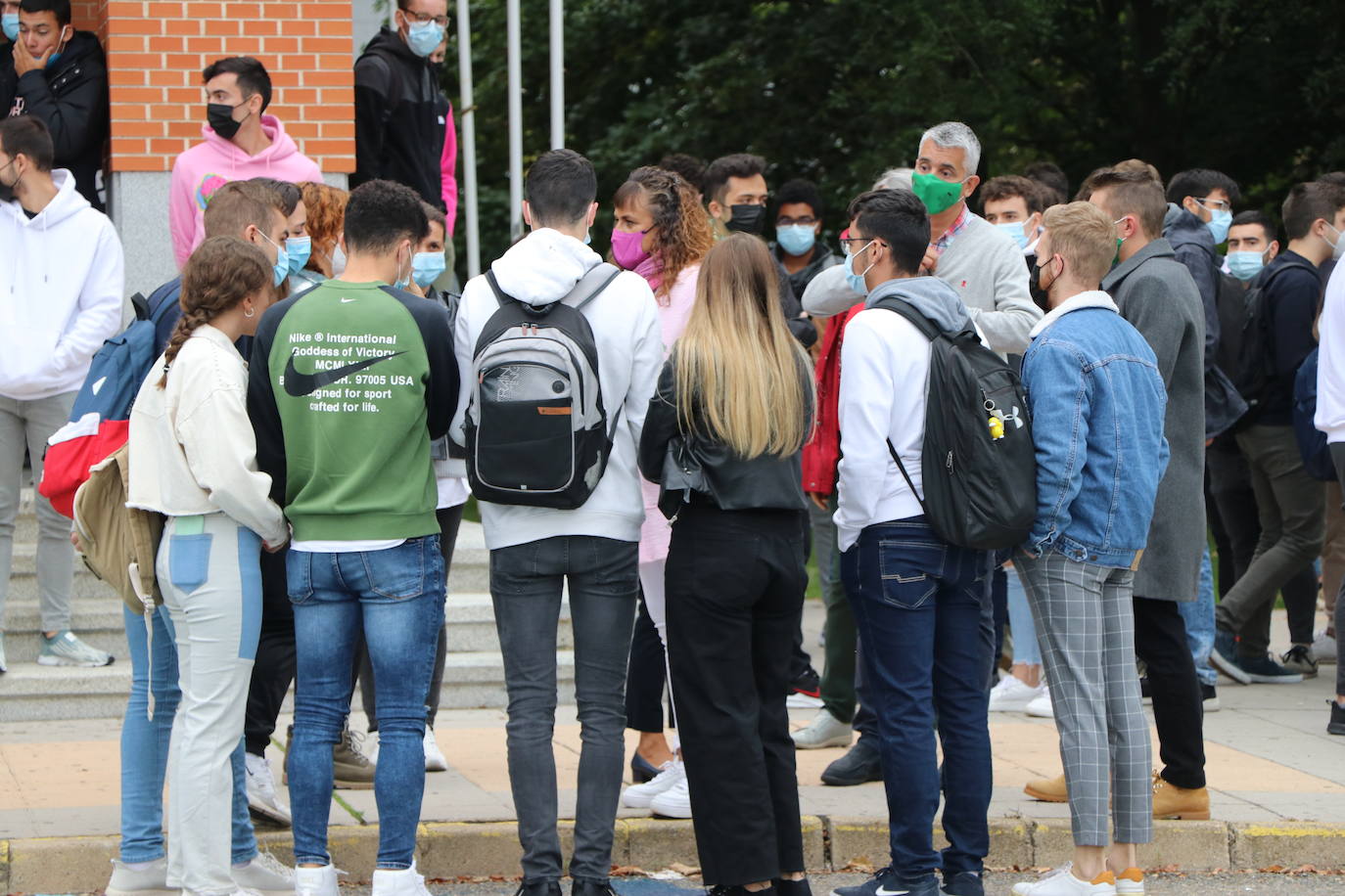 La Escuela de Ingenierías de la Universidad de León acoge el recuerdo al joven fallecido.