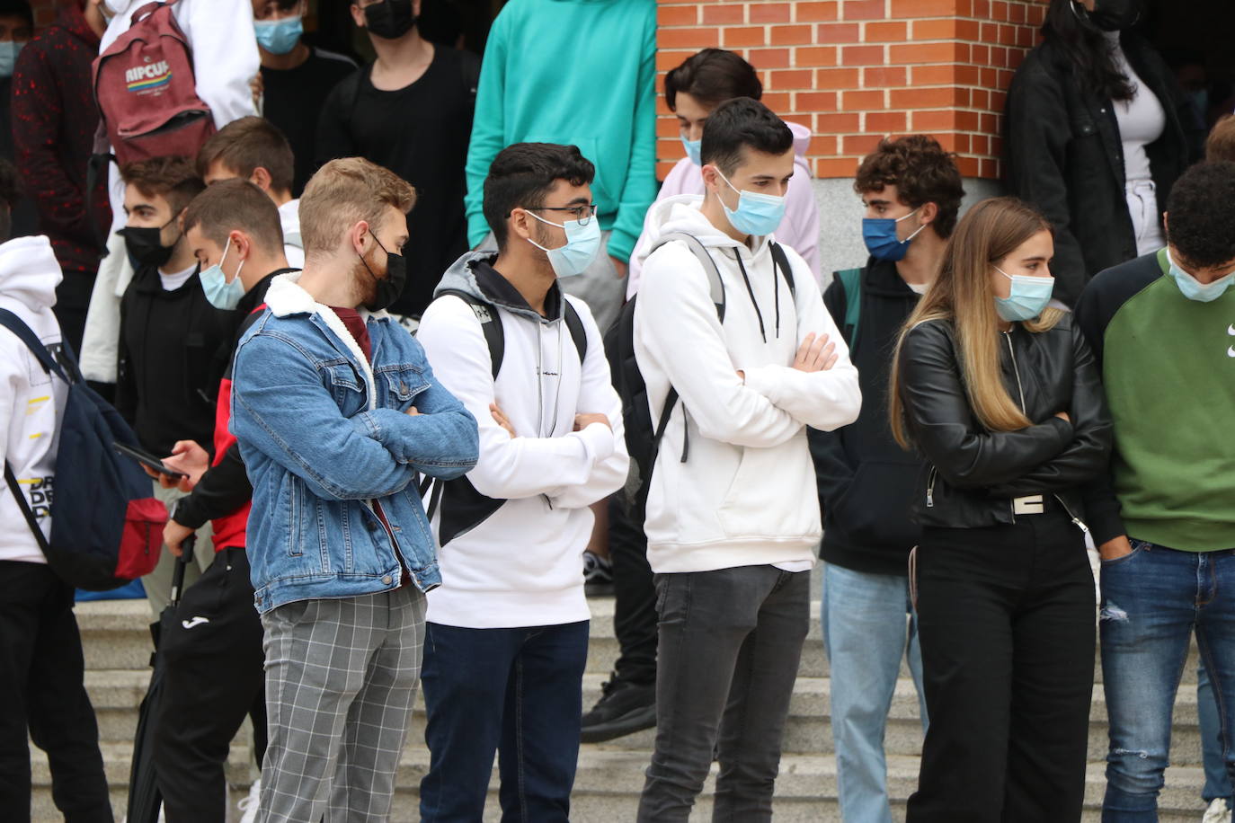 La Escuela de Ingenierías de la Universidad de León acoge el recuerdo al joven fallecido.