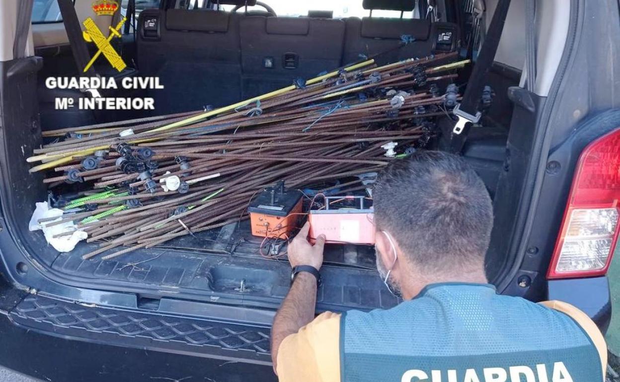 Imagen del material recuperado por la Guardia Civil. 