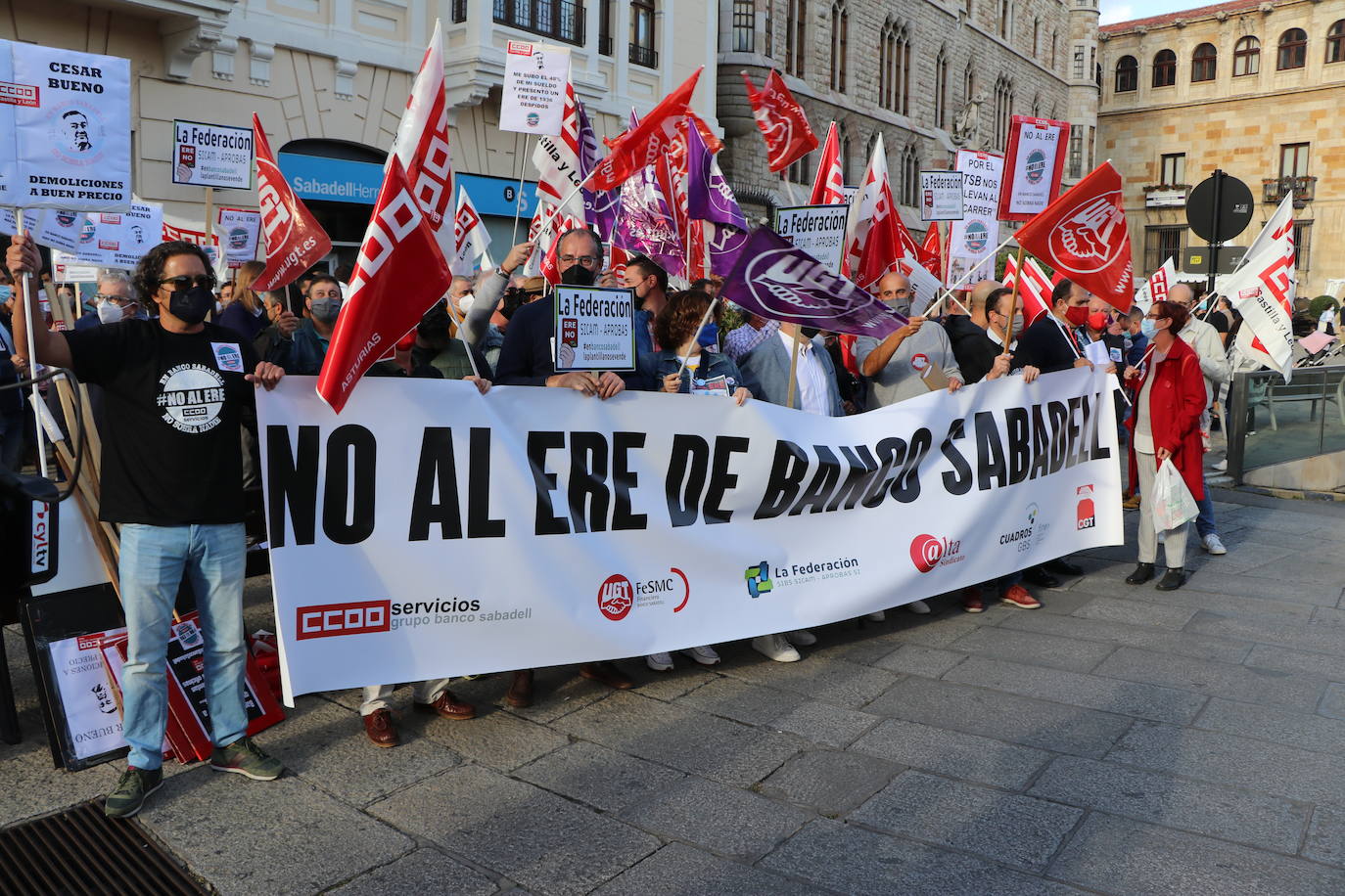 Las organizaciones sindicales solicitan «el cese total» del Ere planteado por la entidad bancaria.