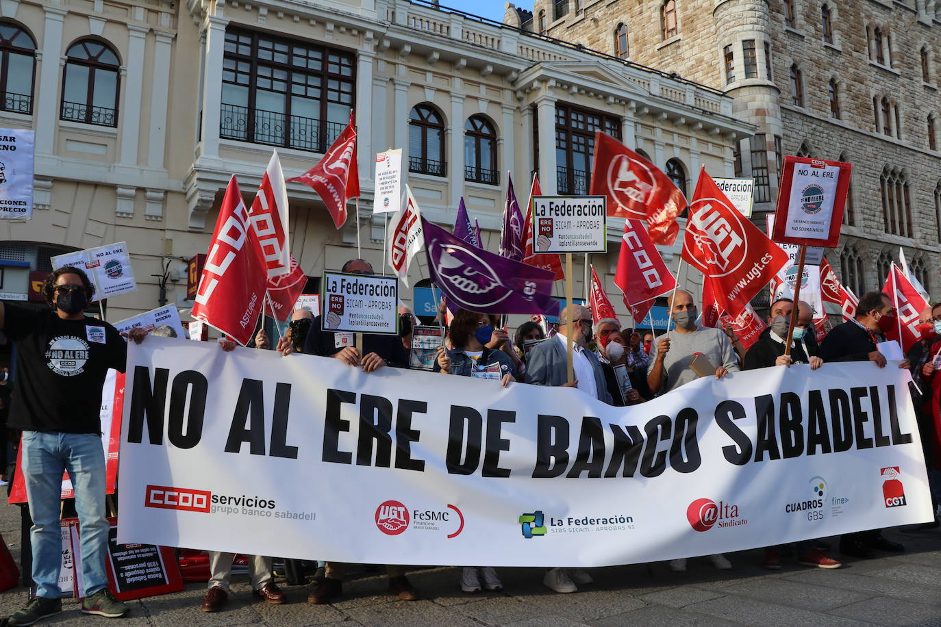 Las organizaciones sindicales solicitan «el cese total» del Ere planteado por la entidad bancaria.