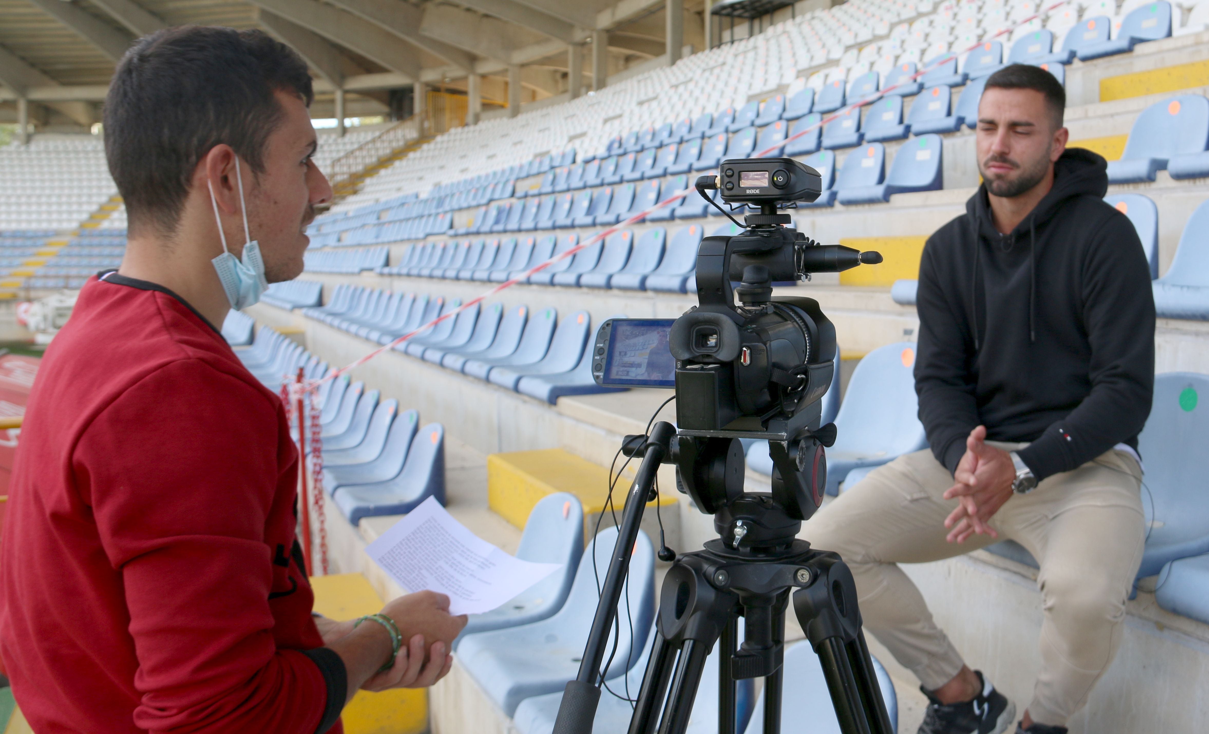 El delantero vasco de la Cultural concede una entrevista a leonoticias tras anotar sus dos primeros goles en León.