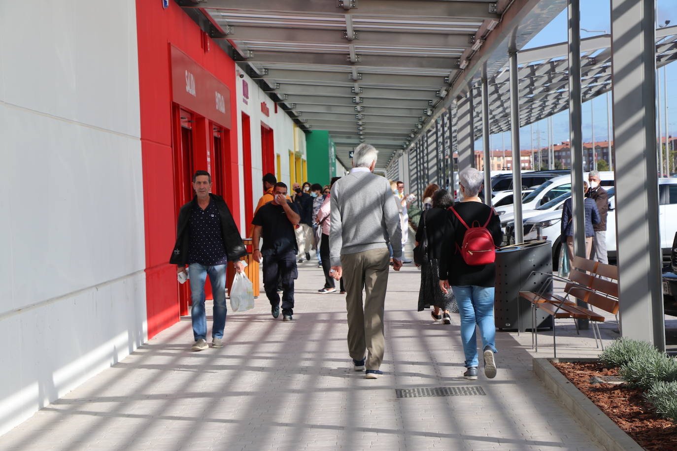 Fotos: Tres nuevas tiendas para el Reino de León