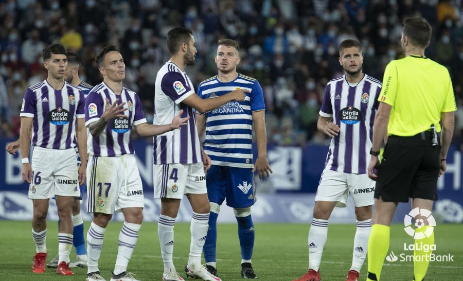 Deportiva y Valladolid ofrecen un vibrante partido que acaba con empate 2-2 con doblete de Yuri