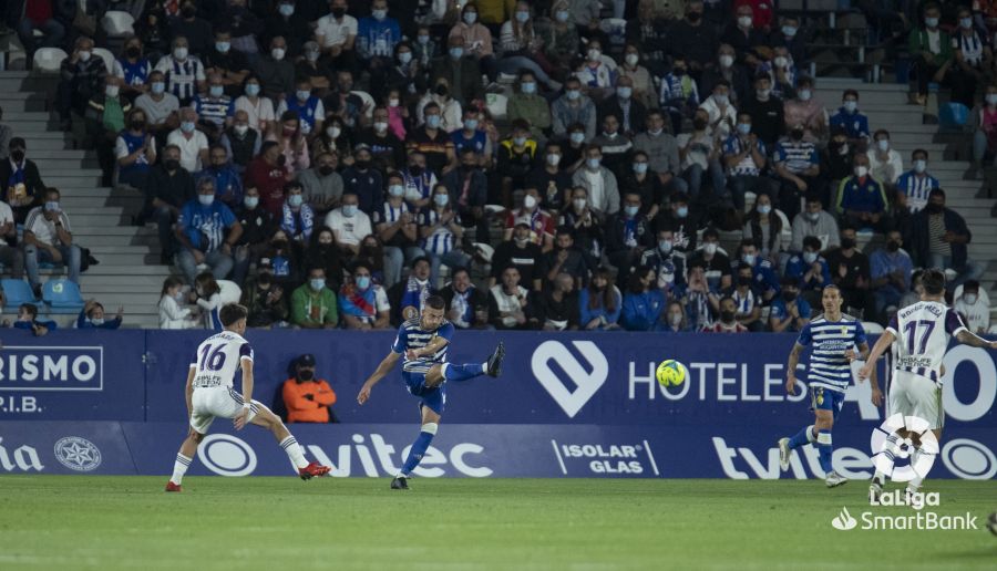 Deportiva y Valladolid ofrecen un vibrante partido que acaba con empate 2-2 con doblete de Yuri