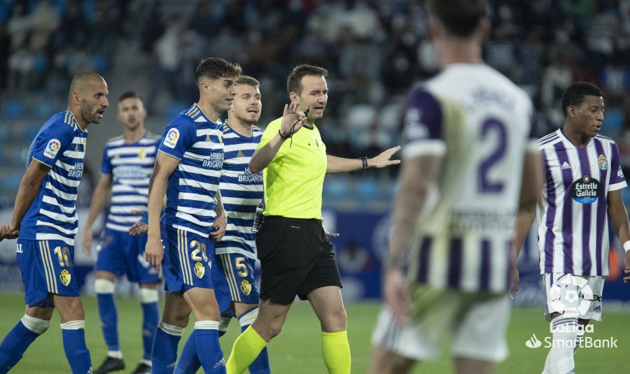 Deportiva y Valladolid ofrecen un vibrante partido que acaba con empate 2-2 con doblete de Yuri