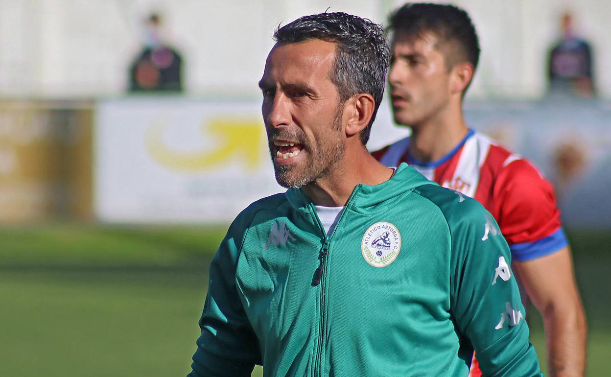 Chuchi Jorqués, técnico del Atlético Astorga.