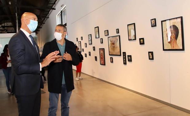 Galería. El alcalde de León visita la exposición en El Palacín.