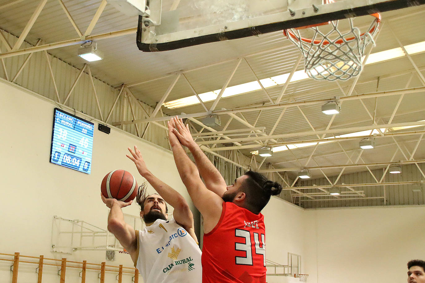 El conjunto leonés cayó por la mínima (81-82) ante un gran Porriño Baloncesto en el Pabellón de San Esteban.