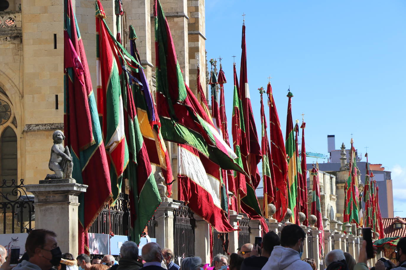 Ayuntamiento y Cabildo retomaron su habitual intercambio dialéctico sobre la obligatoriedad de la ofrenda municipal.