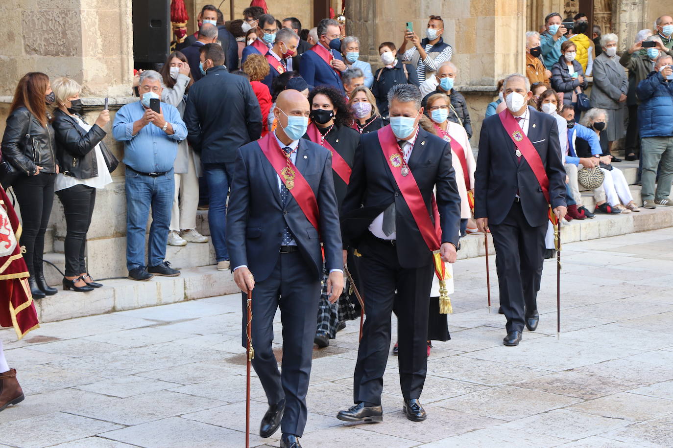 Ayuntamiento y Cabildo retomaron su habitual intercambio dialéctico sobre la obligatoriedad de la ofrenda municipal.