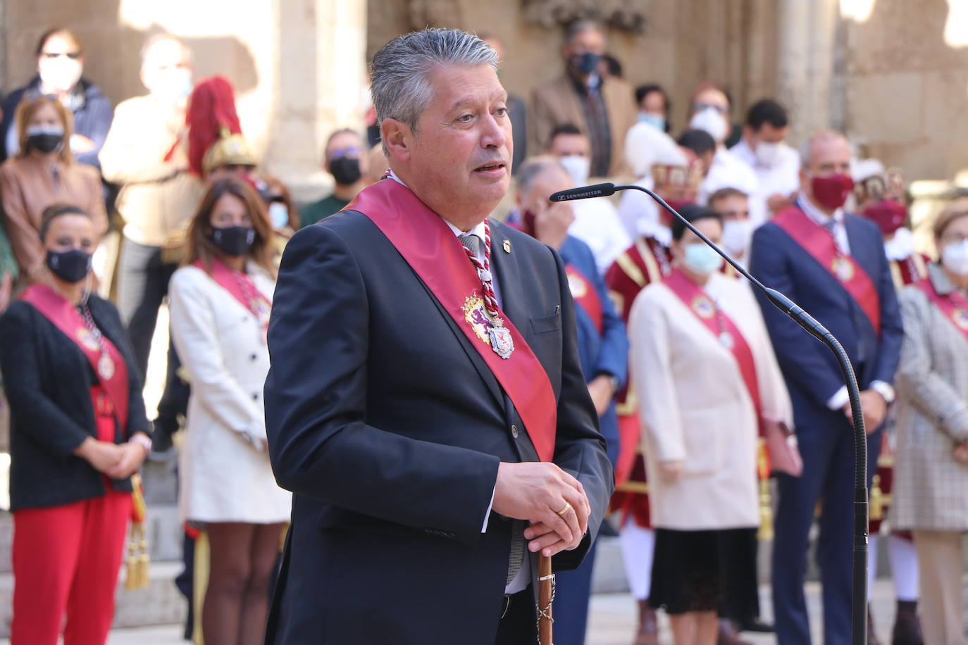 Ayuntamiento y Cabildo retomaron su habitual intercambio dialéctico sobre la obligatoriedad de la ofrenda municipal.