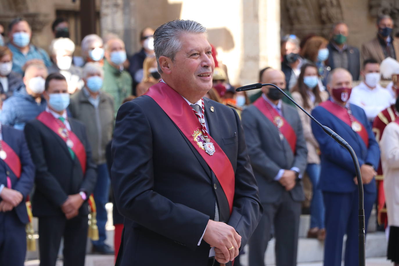 Ayuntamiento y Cabildo retomaron su habitual intercambio dialéctico sobre la obligatoriedad de la ofrenda municipal.