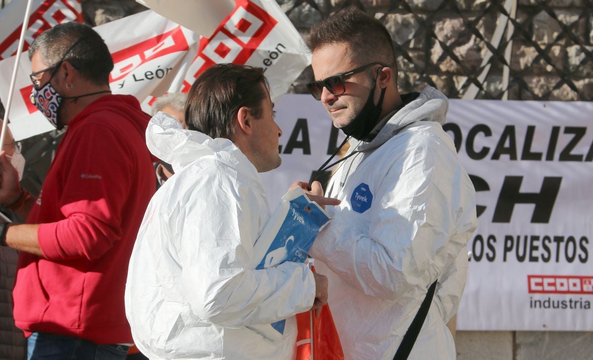 Los 52 empleados de la factoría de la empresa danesa en Villadangos del Páramo luchan contra el cierre de la misma previsto por la compañía