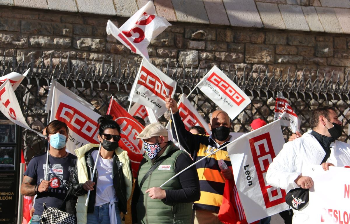 Los 52 empleados de la factoría de la empresa danesa en Villadangos del Páramo luchan contra el cierre de la misma previsto por la compañía