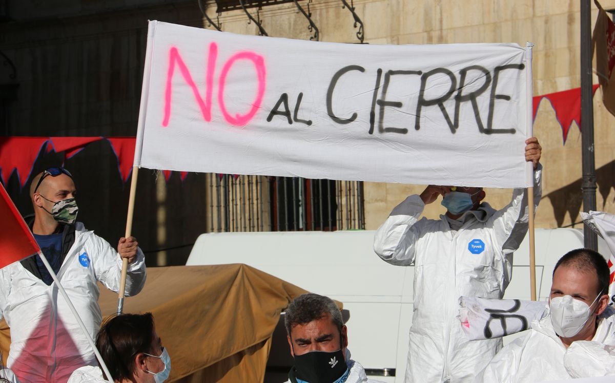 Los 52 empleados de la factoría de la empresa danesa en Villadangos del Páramo luchan contra el cierre de la misma previsto por la compañía