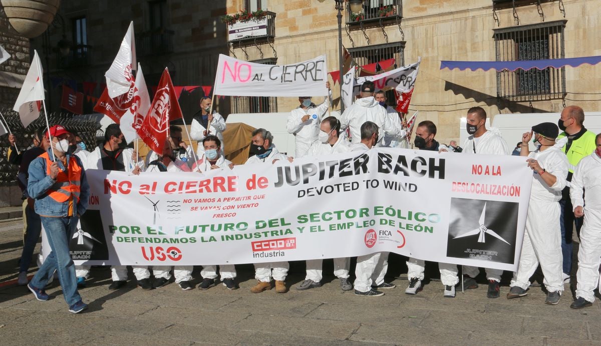 Los 52 empleados de la factoría de la empresa danesa en Villadangos del Páramo luchan contra el cierre de la misma previsto por la compañía