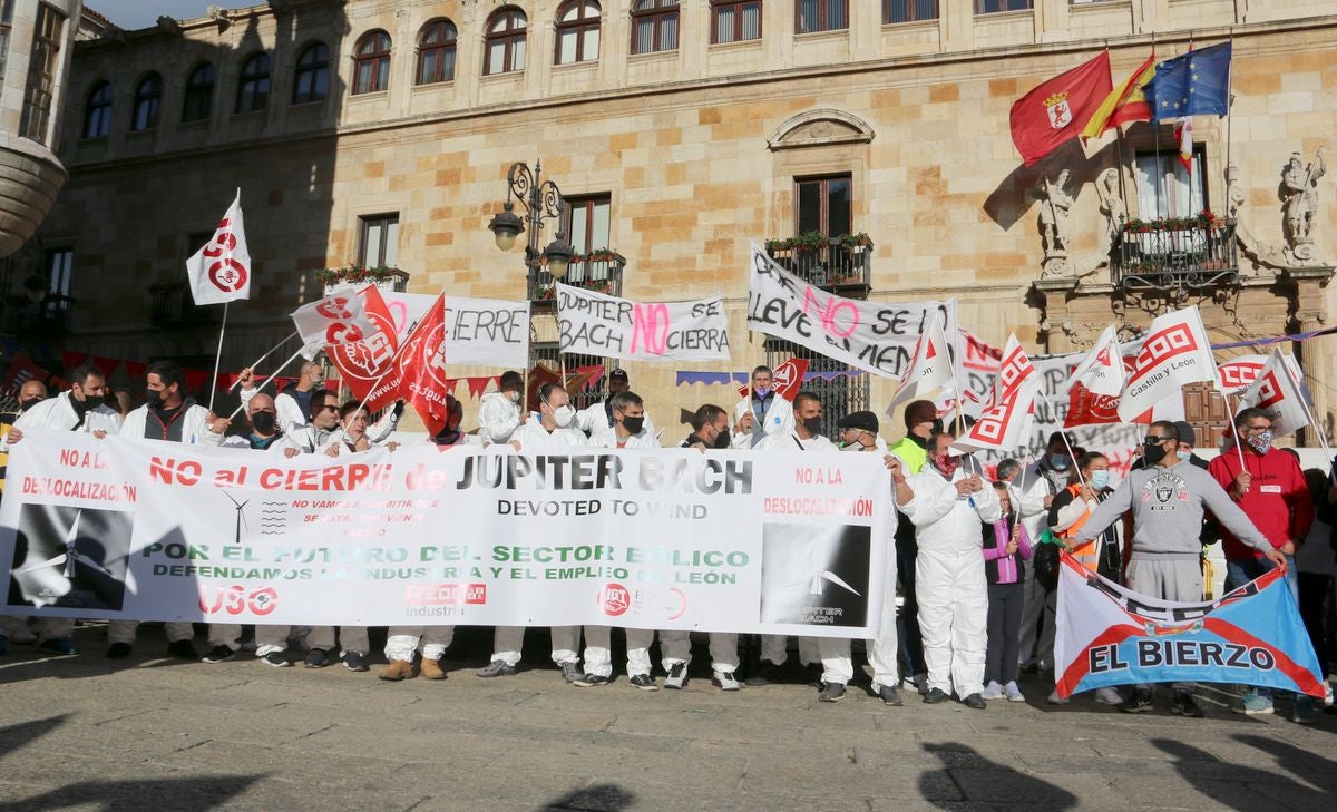 Los 52 empleados de la factoría de la empresa danesa en Villadangos del Páramo luchan contra el cierre de la misma previsto por la compañía