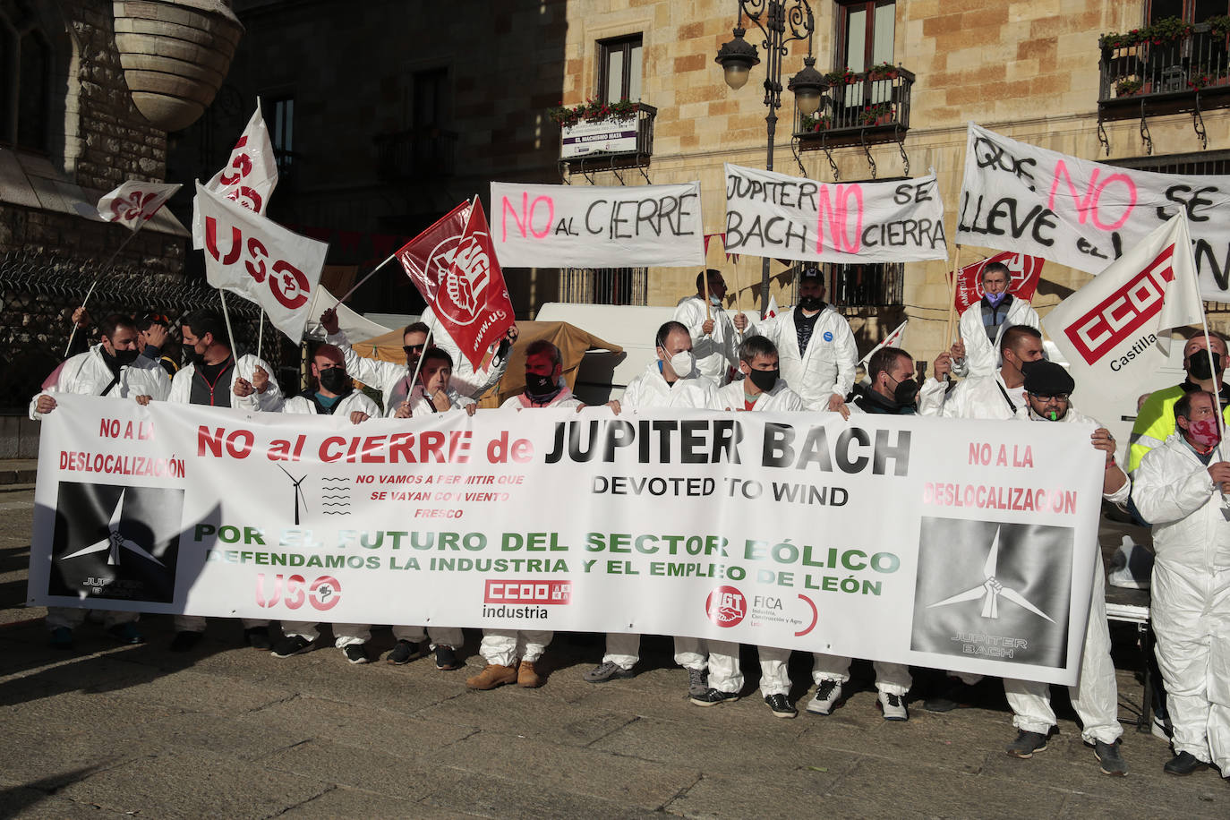 Los 52 empleados de la factoría de la empresa danesa en Villadangos del Páramo luchan contra el cierre de la misma previsto por la compañía