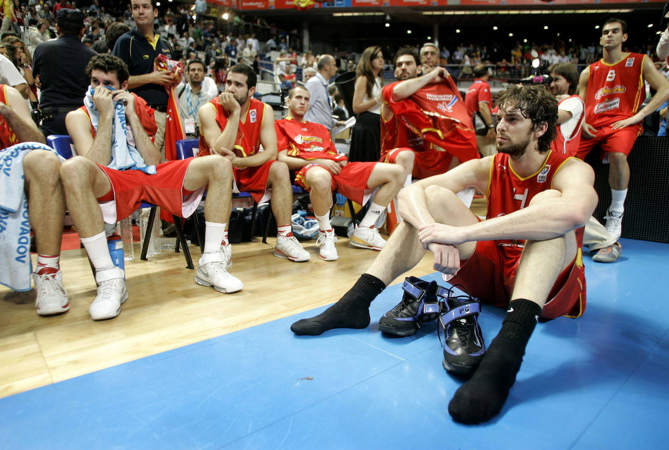 Pau Gasol se lamenta tras fallar el último tiro y perder la final del Eurobasket 2007 frente a la selección de Rusia.