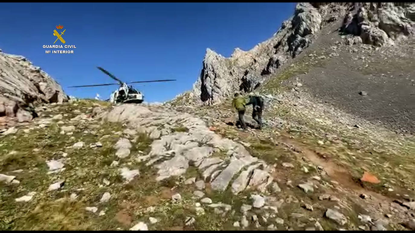 El Greim evacúa en helicóptero a un montañero lesionado en el hombro