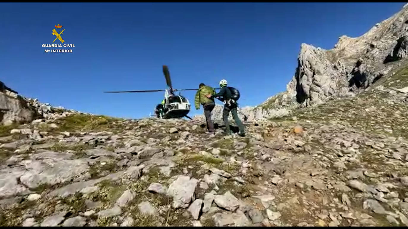 El Greim evacúa en helicóptero a un montañero lesionado en el hombro