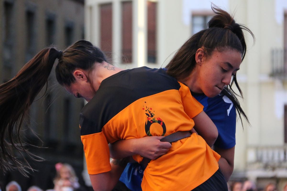 El tradicional corro de lucha de San Froilán vuelve a congregar a los aluches a los pies de la Pulchra Leonina.