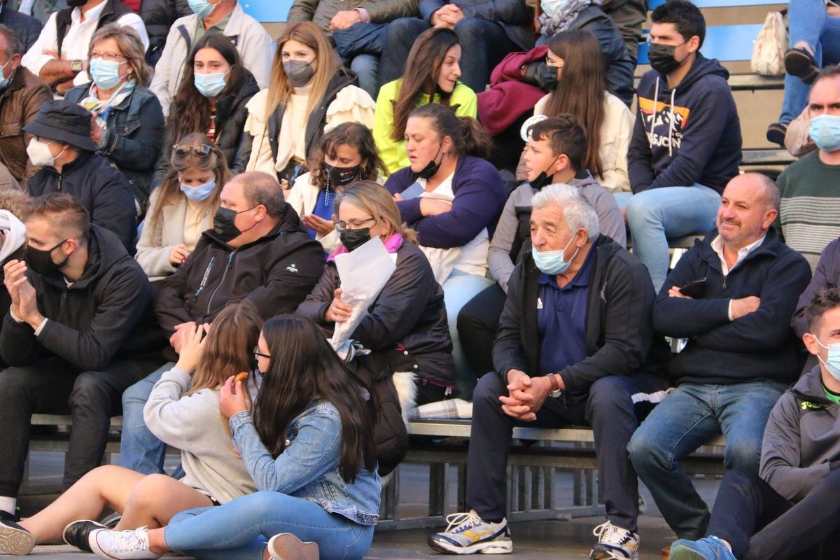 El tradicional corro de lucha de San Froilán vuelve a congregar a los aluches a los pies de la Pulchra Leonina.