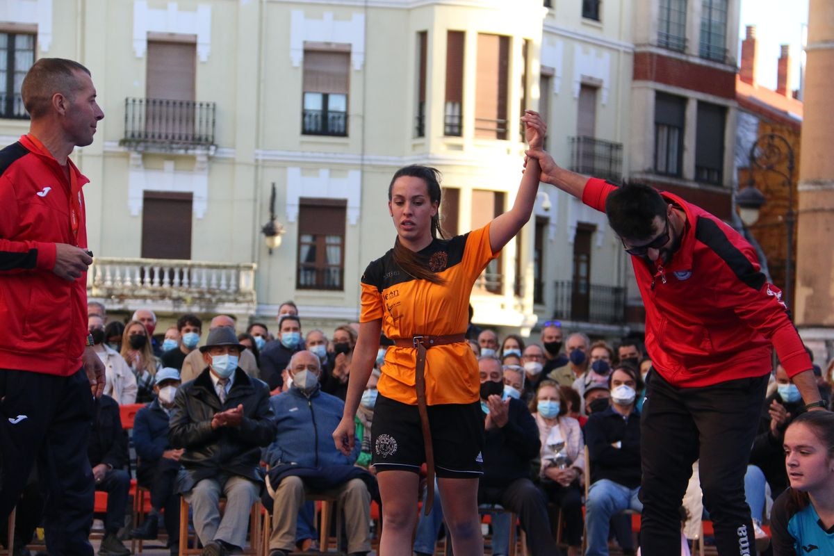 El tradicional corro de lucha de San Froilán vuelve a congregar a los aluches a los pies de la Pulchra Leonina.