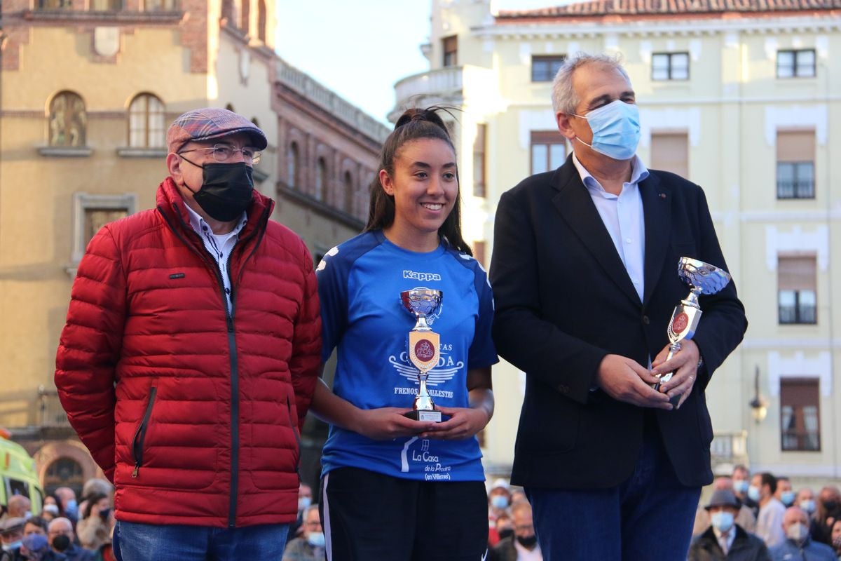 El tradicional corro de lucha de San Froilán vuelve a congregar a los aluches a los pies de la Pulchra Leonina.