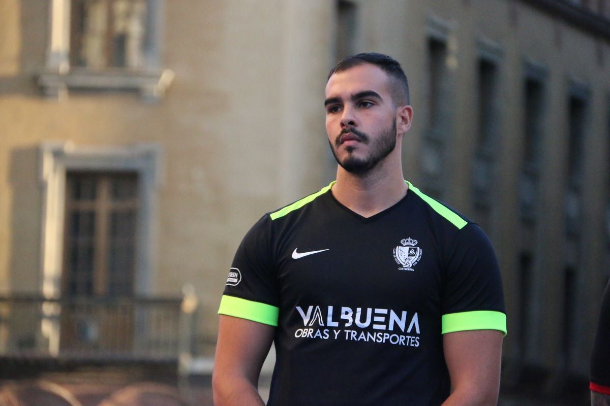 El tradicional corro de lucha de San Froilán vuelve a congregar a los aluches a los pies de la Pulchra Leonina.