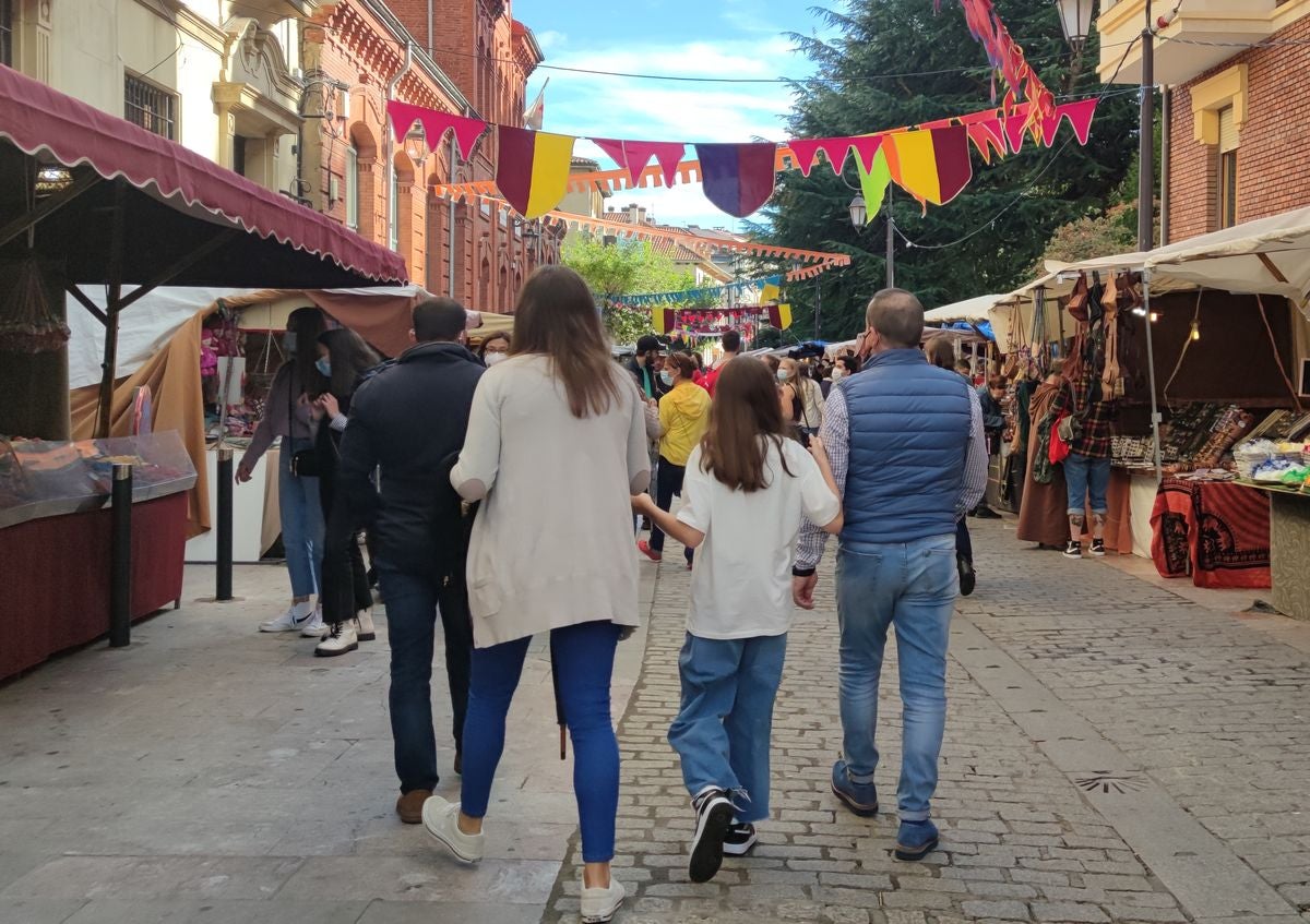 El Mercado medieval estará abierto hasta el próximo día 10 de octubre entre las calles Ruiz de Salazar, Plaza de San Isidoro y El Cid.