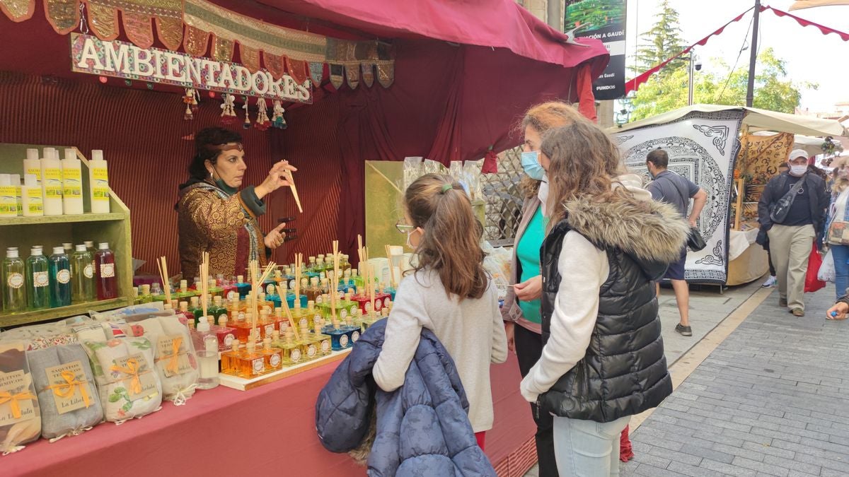 El Mercado medieval estará abierto hasta el próximo día 10 de octubre entre las calles Ruiz de Salazar, Plaza de San Isidoro y El Cid.