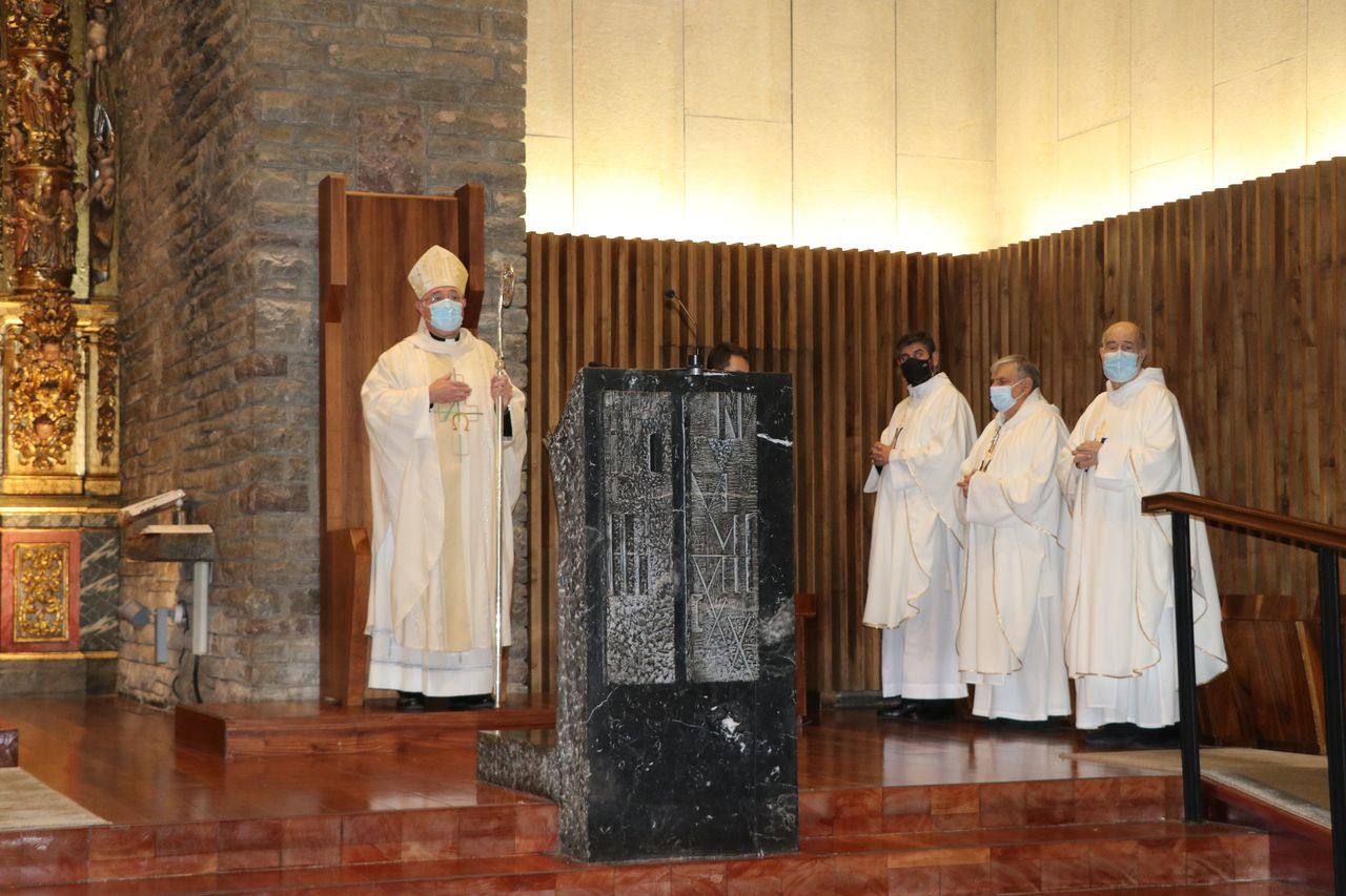 Fotos: Peticiones a San Froilán, acompañadas de ofrendas