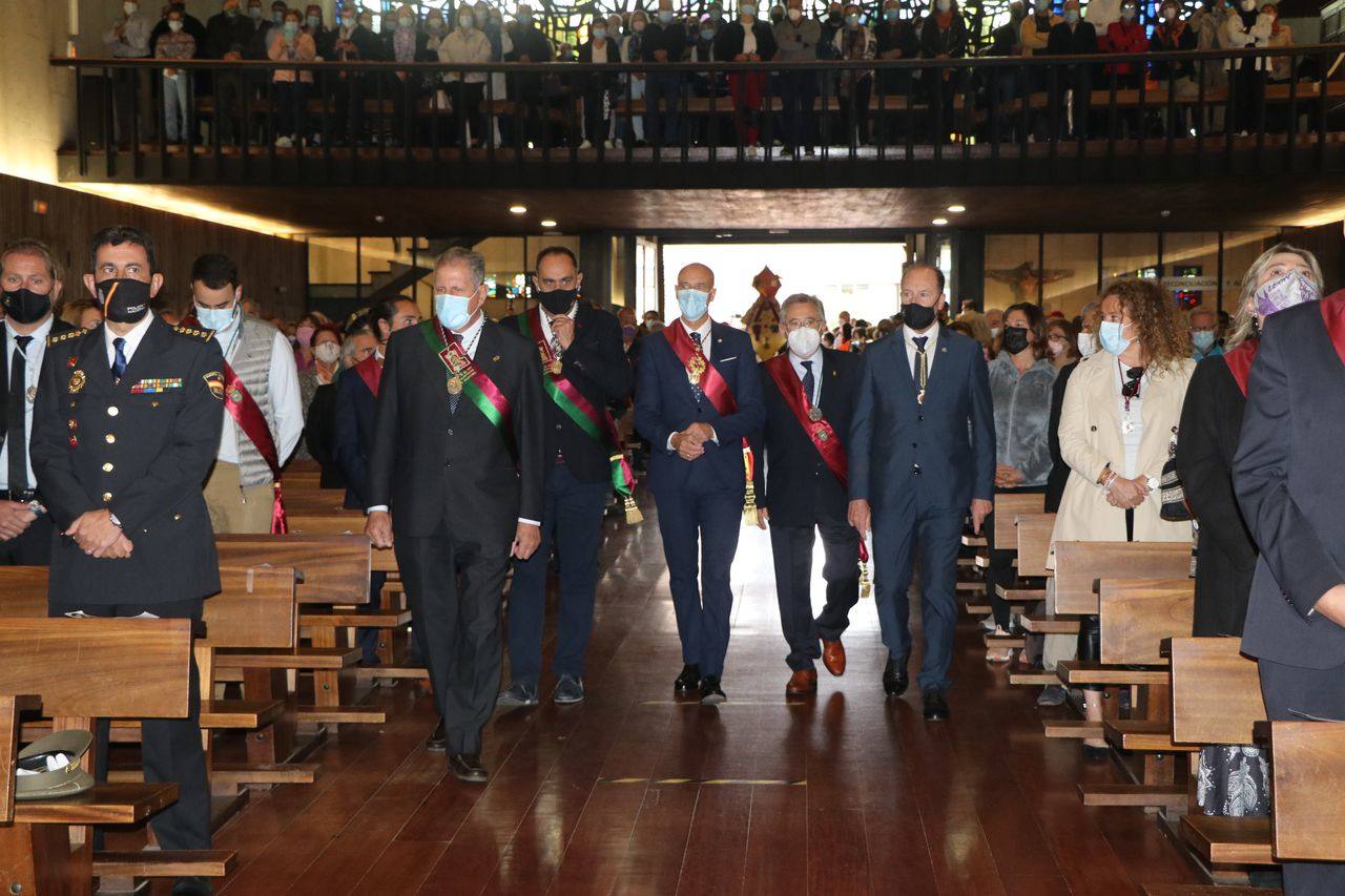 Fotos: Peticiones a San Froilán, acompañadas de ofrendas