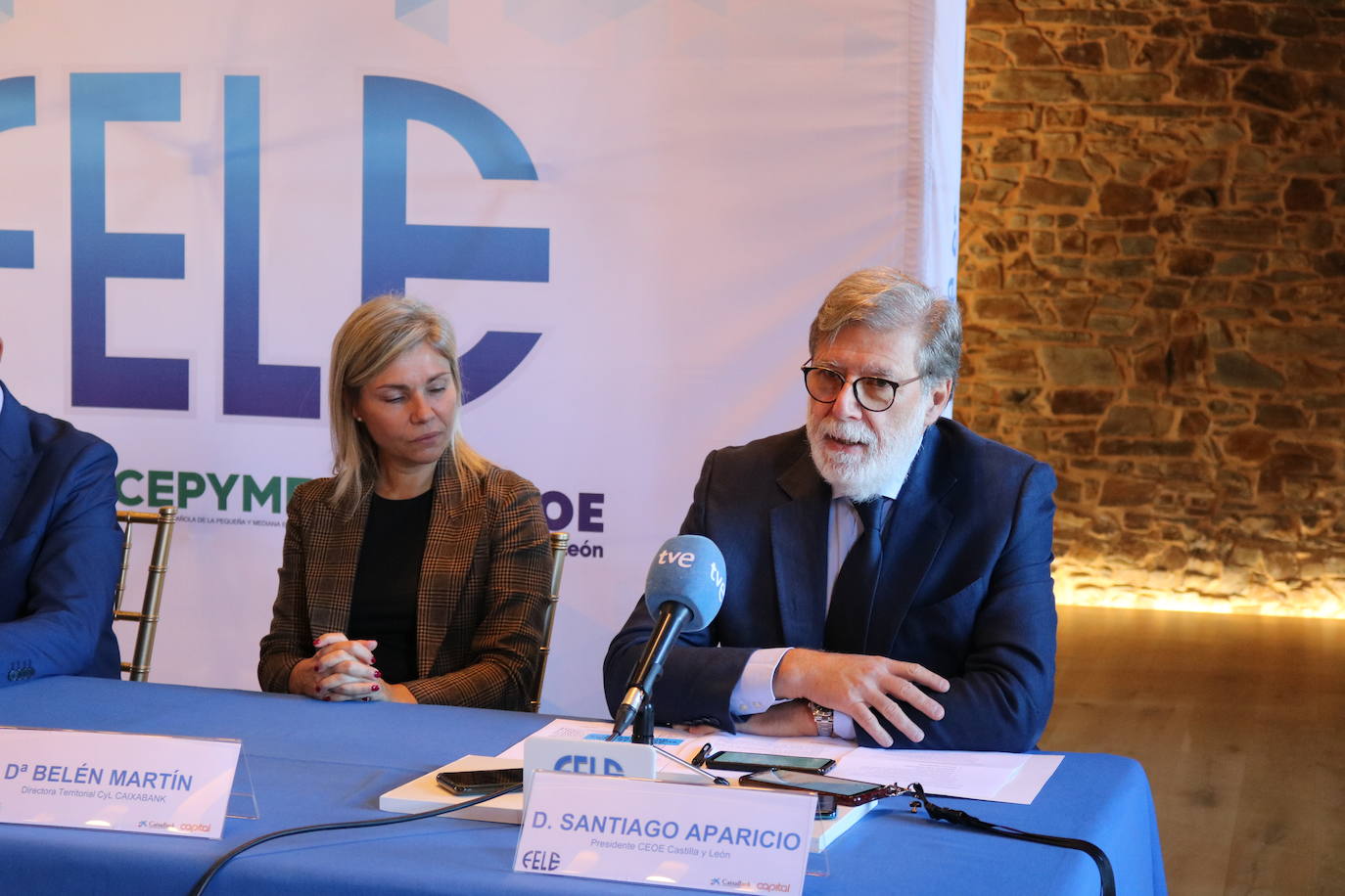 Fele ha reunido en León a los presidentes de las patronales de Cepyme, de Madrid (Ceim), de Asturias (Fade) y de Castilla y León (Ceoe Castilla y León) en el acto 'Empresas que suman, economías que avanzan' que ha contado con la asistencia de más de setenta líderes empresariales de la provincia.