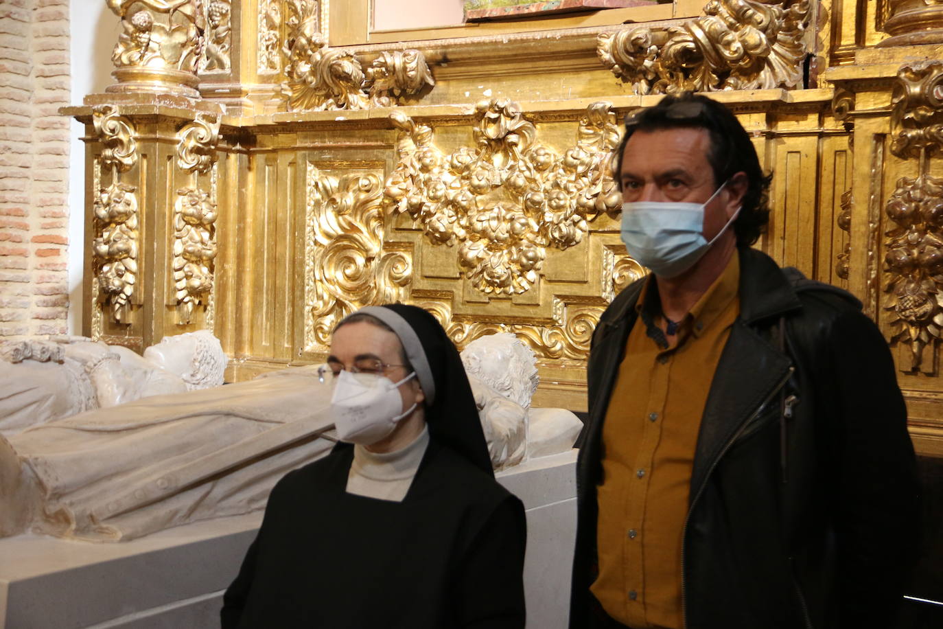 El Obispo de León bendice el mausoleo real en el que descansan los restos del monarca que unificó los reinos de León y Castilla y de sus cuatro esposas | «Es un día histórico para Sahagún» | El acto solemne se ha retrasado dos años a causa de la pandemia y ha contado con representación de la Junta, la Diputación, la villa y la Iglesia.