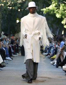 Imagen secundaria 2 - Imágenes del desfile de Palomo Spain.