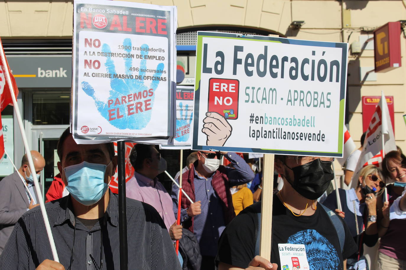 Los trabajadores de la entidad bancaria anuncian una nueva huelga el 15 de octubre si no avanzan, a su parecer, las negociaciones.