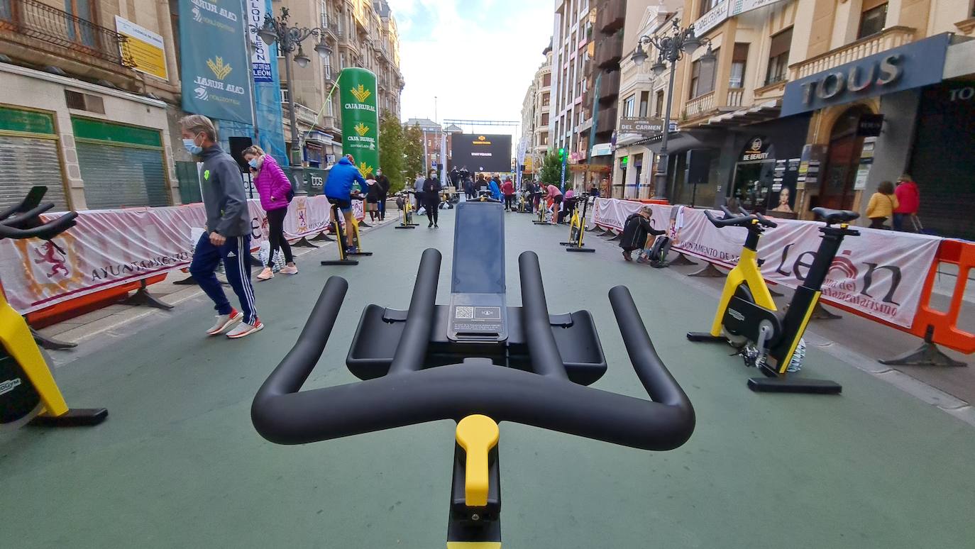 La avenida Ordoño II se convierte en un gran circuito diseñado para una carrera estática por equipos y sobre la bicicleta.