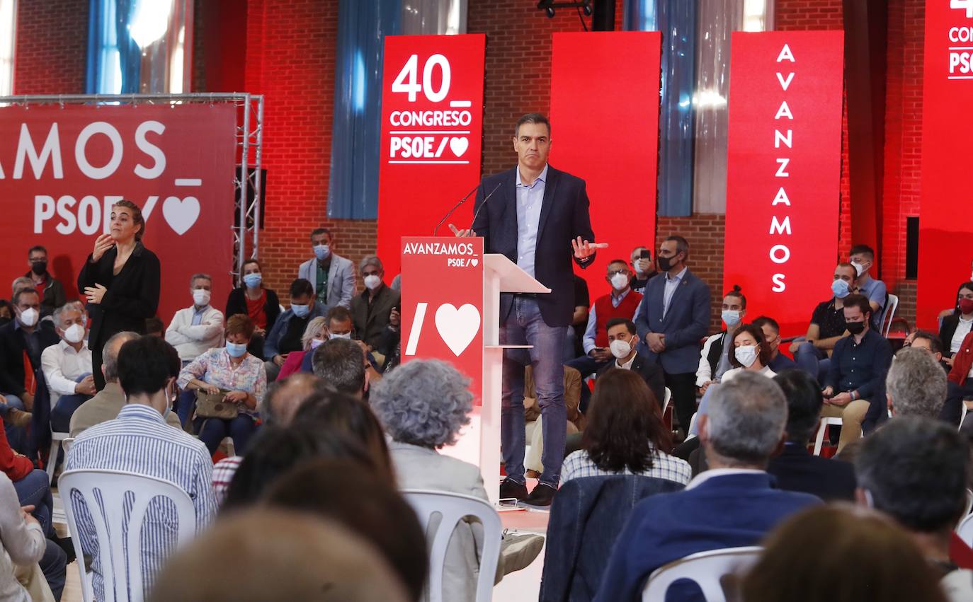 El presidente del Gobierno y secretario general del PSOE interviene en un acto público en Ponferrada.