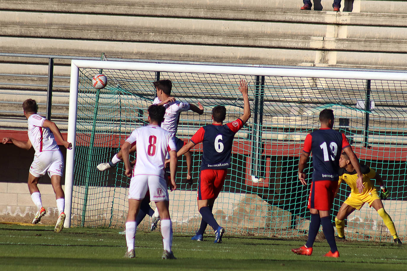 Dos goles de Manso le valen a los de Isra Martínez para imponerse por 3-1 a los bercianos.