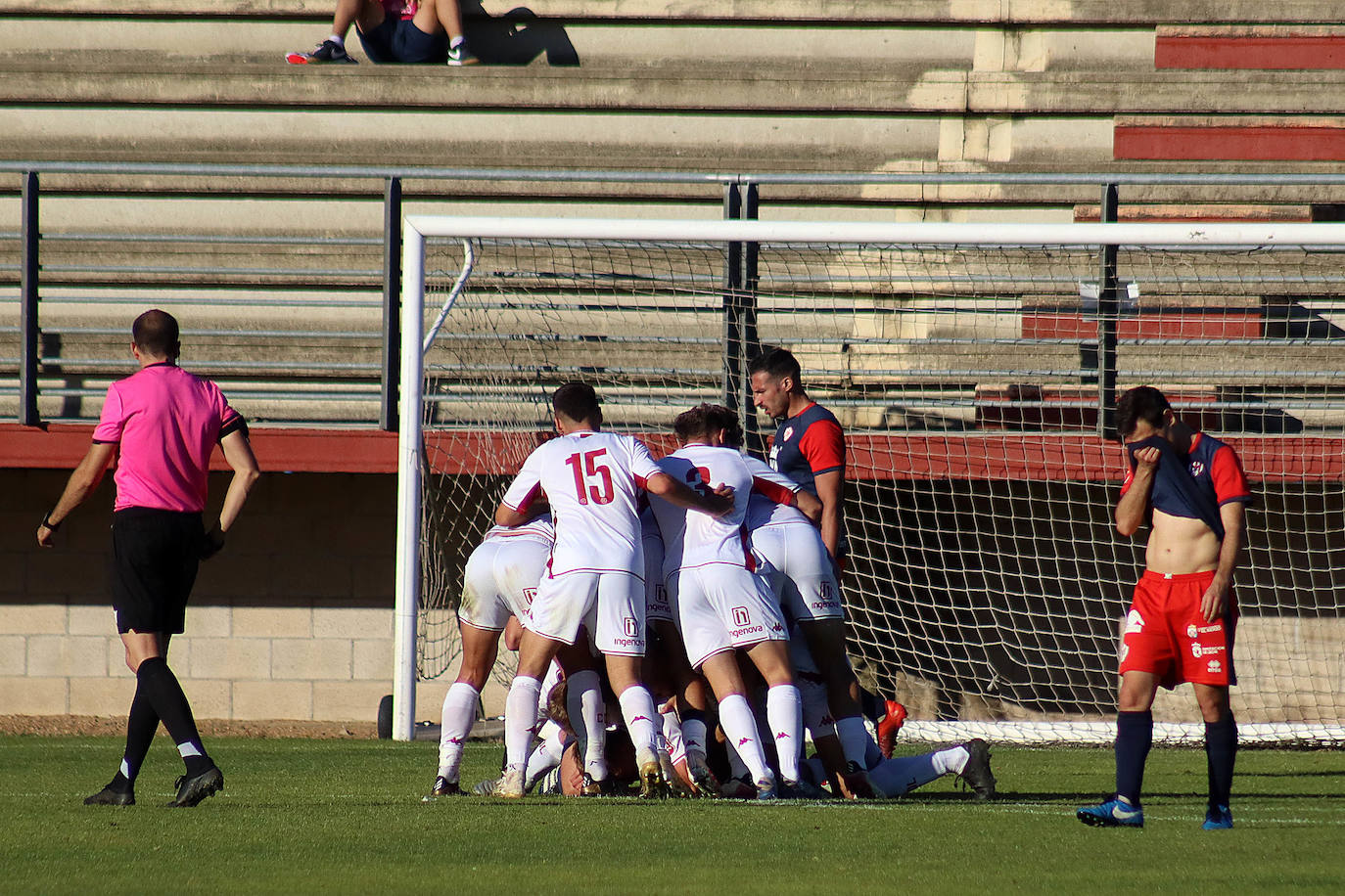 Dos goles de Manso le valen a los de Isra Martínez para imponerse por 3-1 a los bercianos.