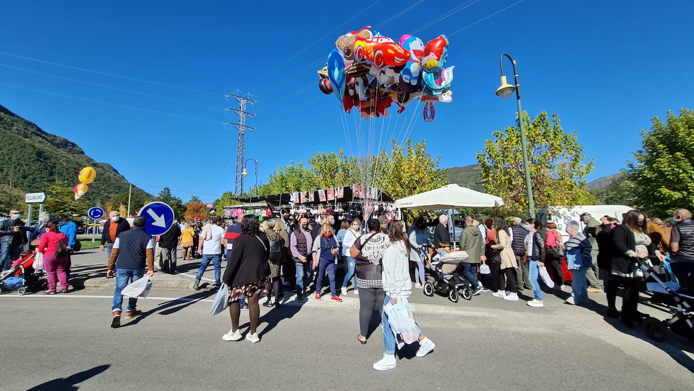 'Pulpadas', Feria de Ganado y más de 200 puestos llenan de color el Valle de Laciana.