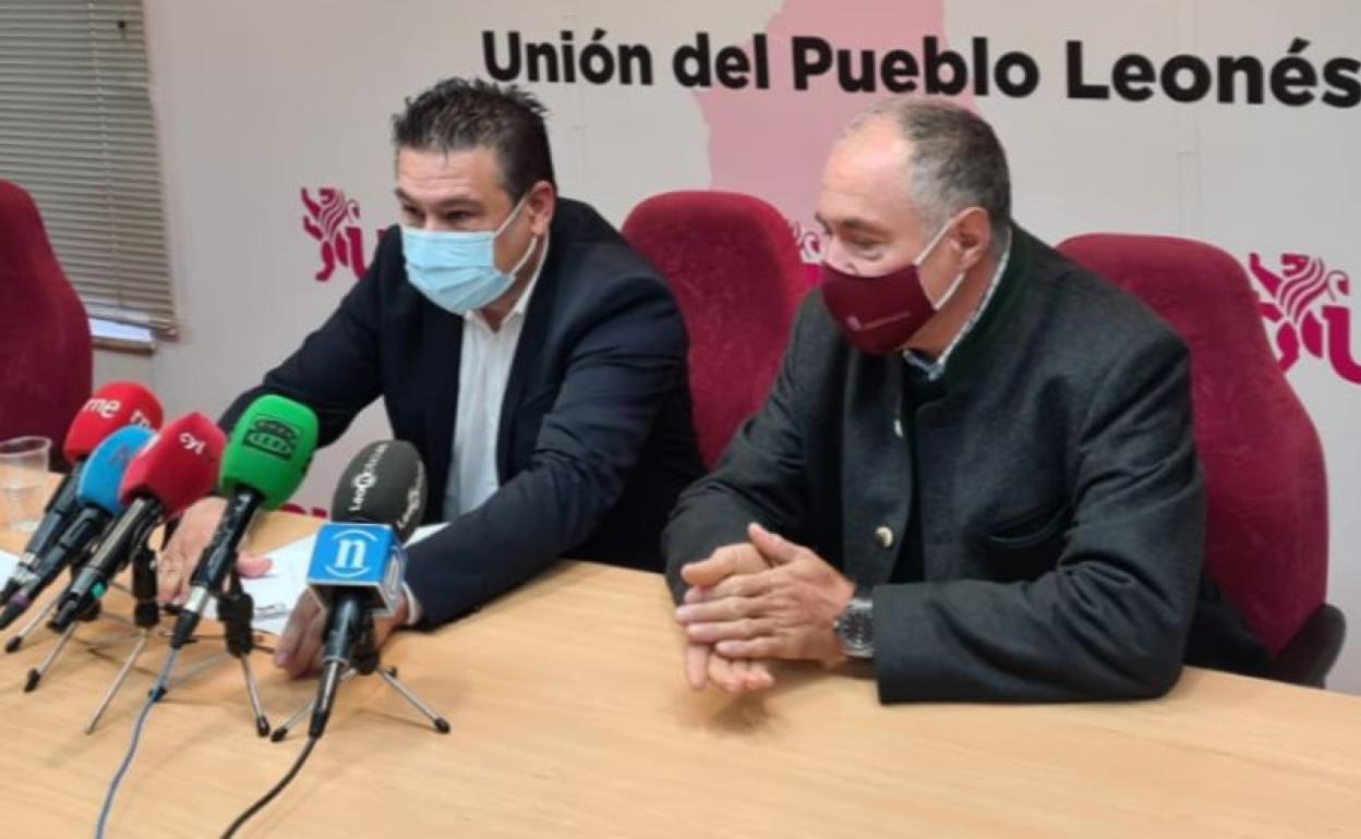 Luis Mariano Santos y Eduardo López Sendino, en la rueda de prensa de este miércoles.