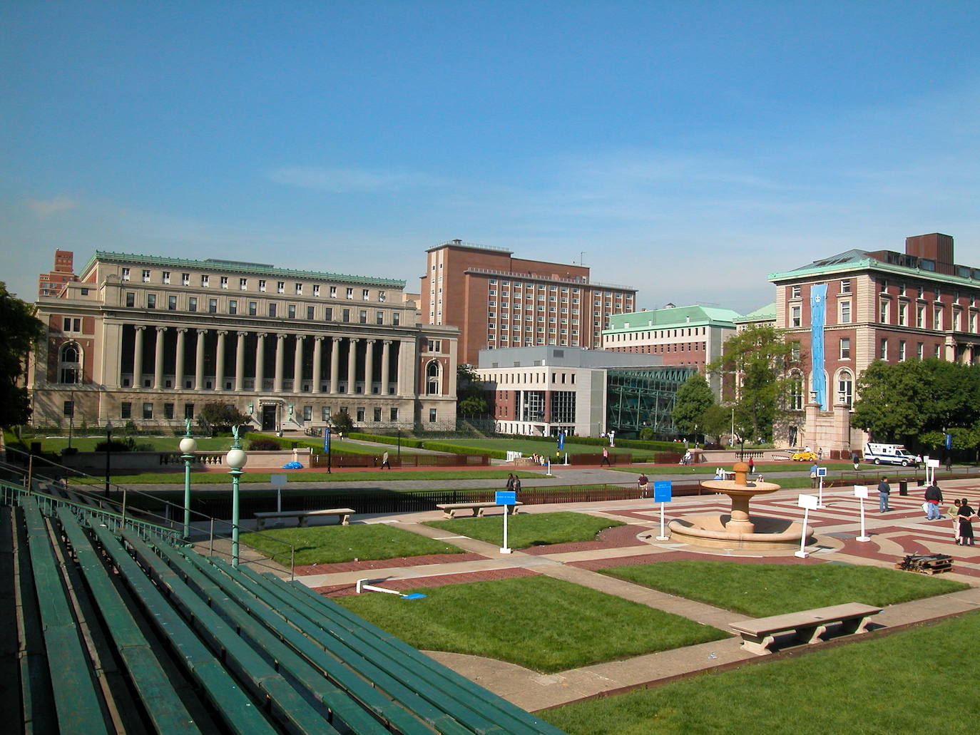 Universidad de Columbia (EE UU). Fue fundada en 1754 y es una de las universidades más selectivas de los Estados Unidos a la hora de admitir nuevos alumnos. El porcentaje de admisión este año ha sido del 3.66%. Administra anualmente el Premio Pulitzer.