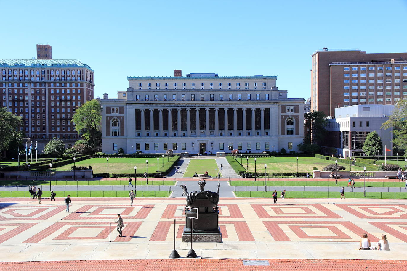 Universidad de Columbia (EE UU). Fue fundada en 1754 y es una de las universidades más selectivas de los Estados Unidos a la hora de admitir nuevos alumnos. El porcentaje de admisión este año ha sido del 3.66%. Administra anualmente el Premio Pulitzer.