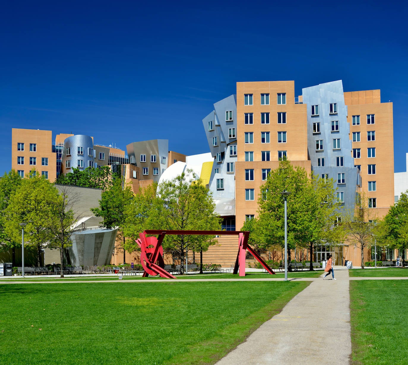 Instituto de Tecnología de Massachusetts (MIT) (EE UU). Fue fundado en 1861, aunque el campus abrió sus puertas en 1916. Cuenta con 76 premios Nobel entre sus graduados y profesores.