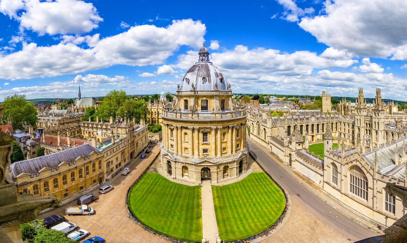 Universidad de Oxford (Gran Bretaña). No se sabe su fecha exacta de fundación, pero se la considera la segunda universidad más antigua del mundo y la primera del mundo angloparlante. La admisión en la universidad es muy rigurosa y se basa en los méritos académicos y en el potencial del candidato.